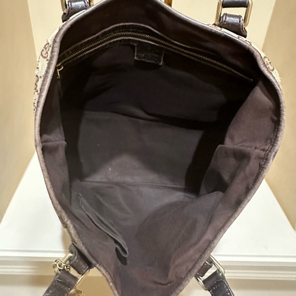 Gucci Sherri Line GG Padlock Tote with Charms - Picture 12 of 16